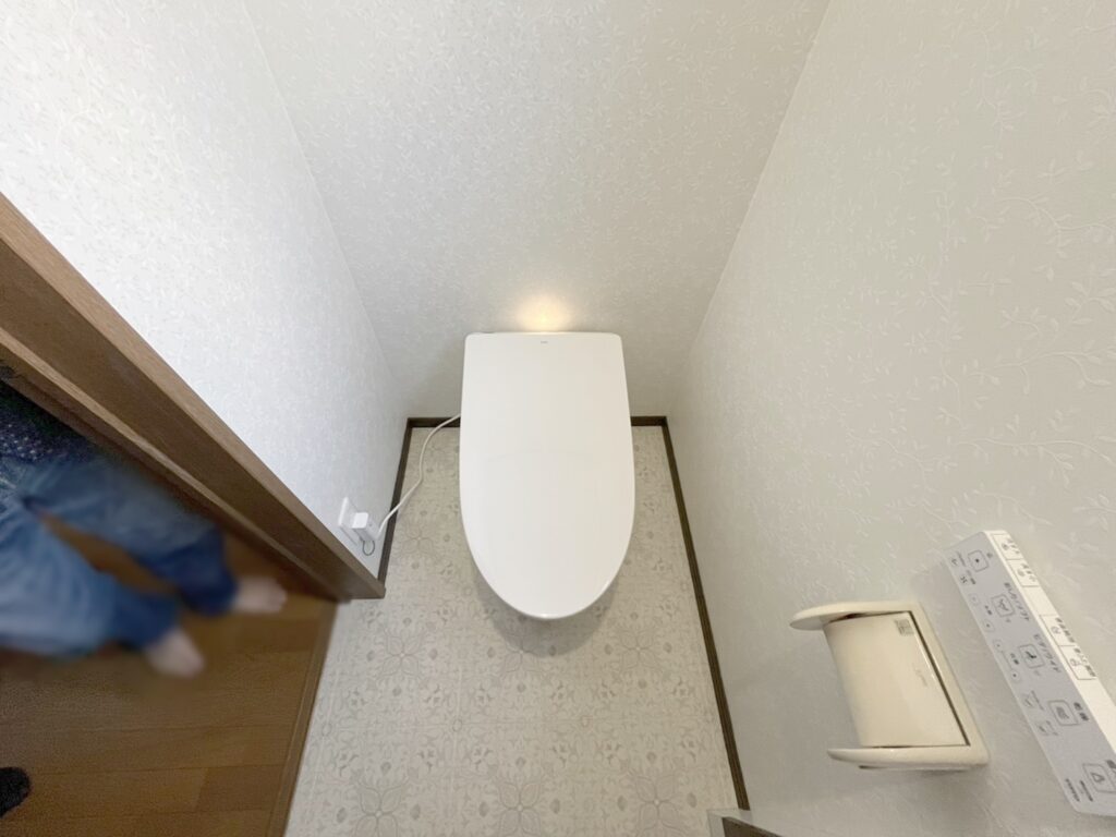 床材張り・トイレ取替　